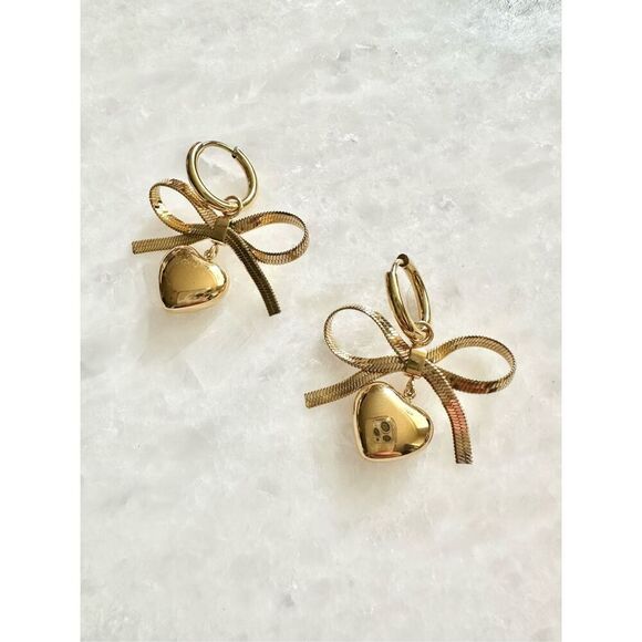 No Brand Jewelry - Classy gold heart with ballet bow dangle Earrings ￼